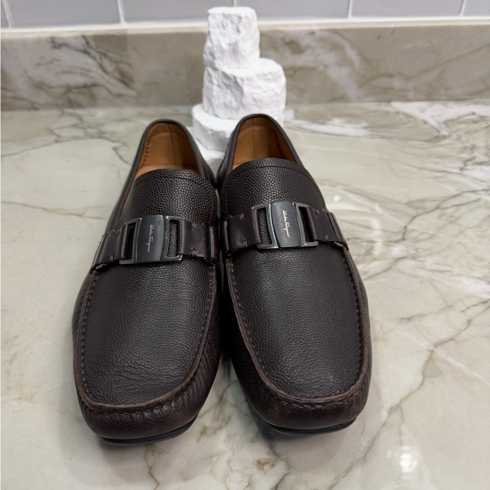 Men’s Salvatore Ferragamo Brown Leather Gancini Driver Loafers – Size 10 - Picture 2 of 9